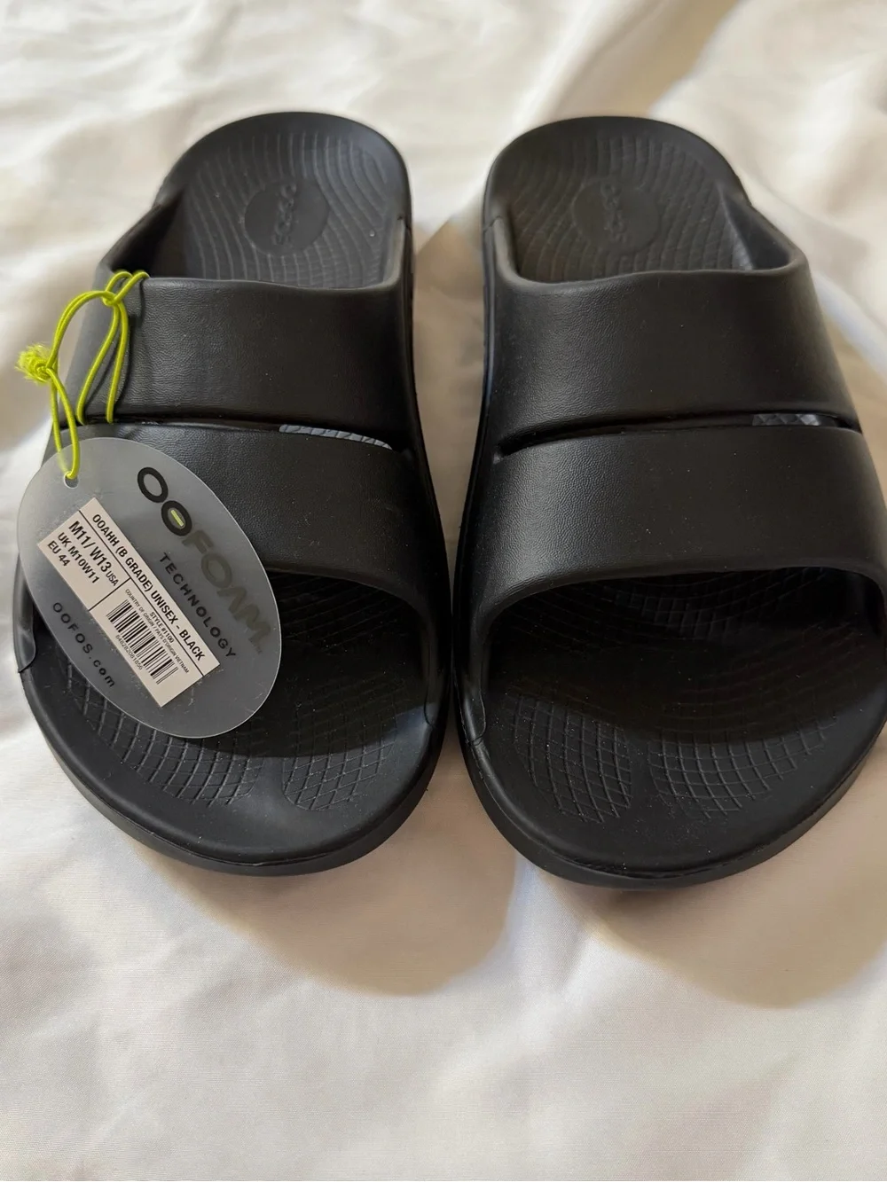 OOFOS Black Men’s Recovery Slide Sandals with Subtle Logo